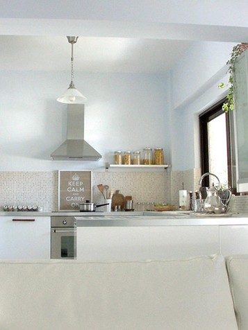 Clean & Bright Kitchen